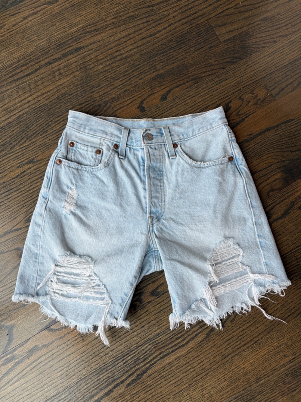Levi's 501 Light Wash Distressed Jean shorts 6” inseam size 24 like new - Picture 3 of 10